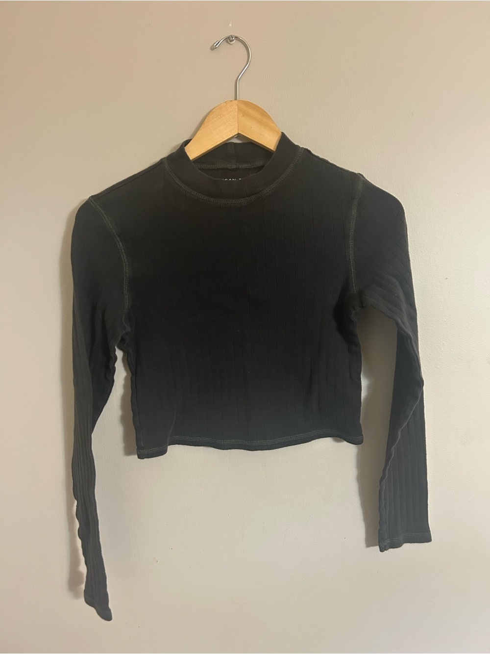 American Eagle Outfitters Black Ribbed Cropped Long-Sleeve Top